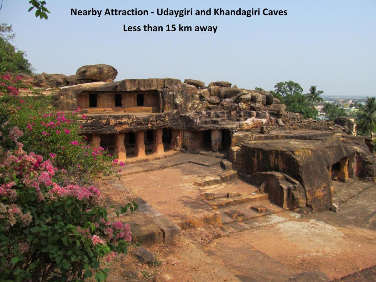 Oyo 48449 Khandai Palace Chandaka Exterior foto